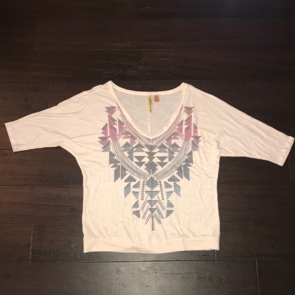 Elbow length Aztec print shirt.